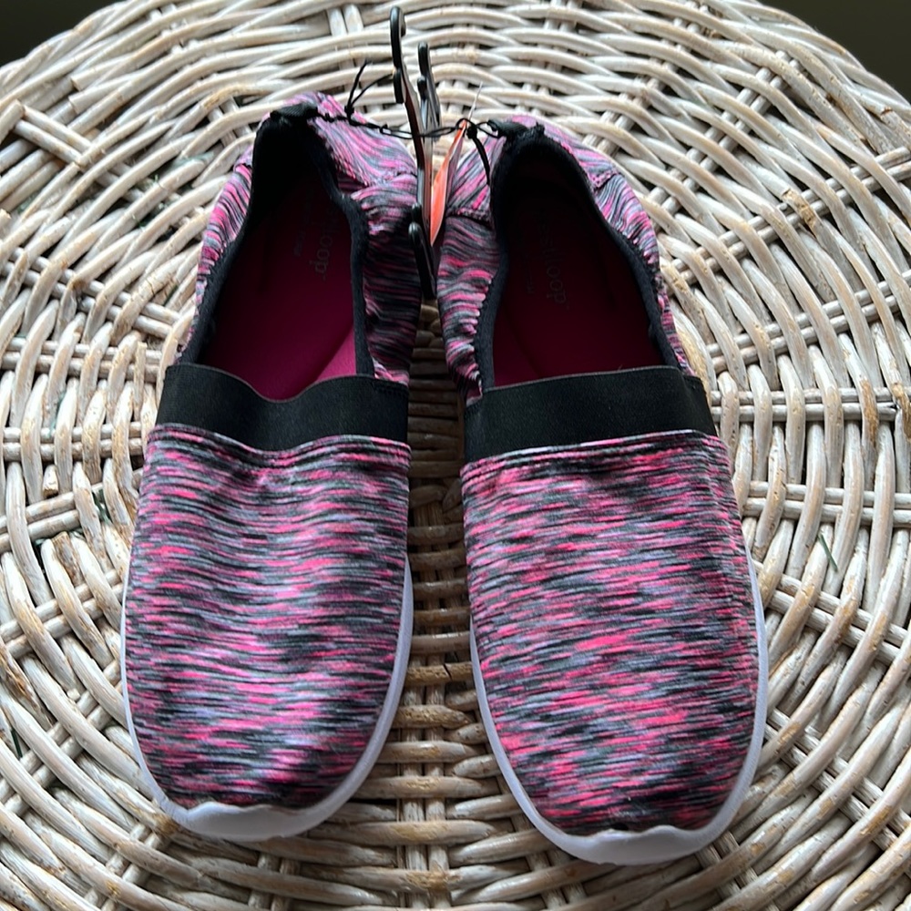 SALE $10 Summer shoes! Lightweight slip-on size L 9/10